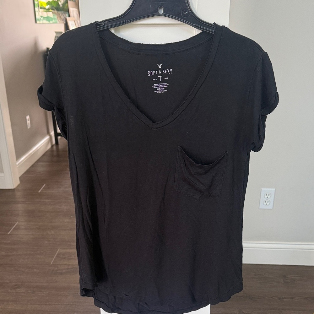 American Eagle Outfitters Ladies Soft & Sexy Black V Neck Small